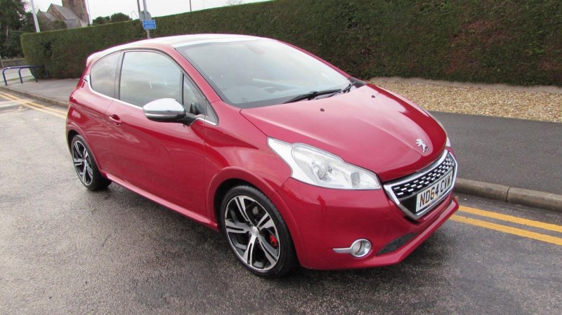 PEUGEOT 208