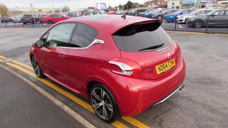 PEUGEOT 208