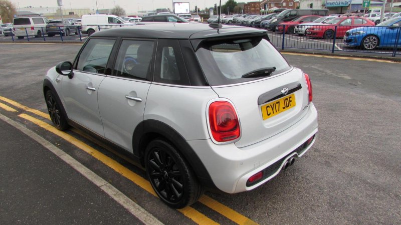 MINI HATCH