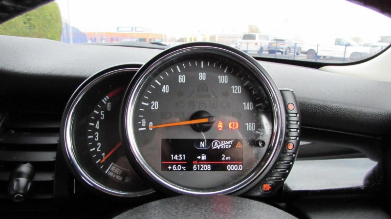 MINI HATCH