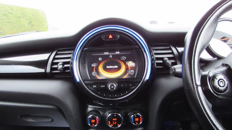 MINI HATCH