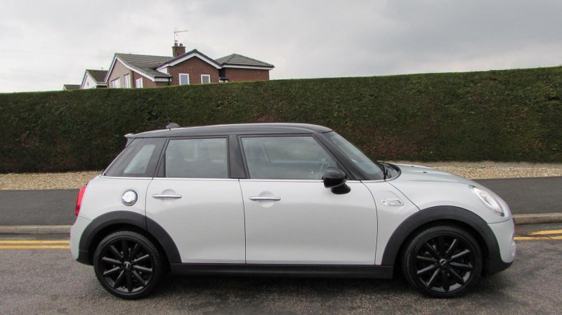 MINI HATCH