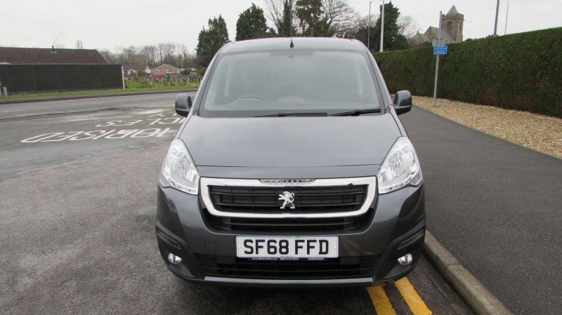 PEUGEOT 