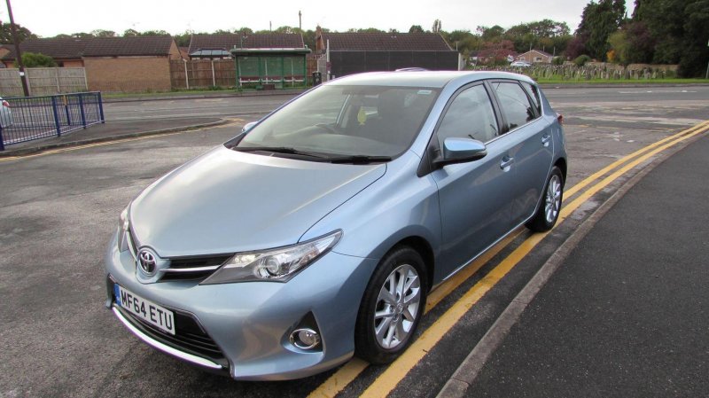 TOYOTA AURIS