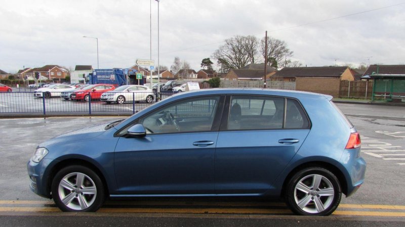 VOLKSWAGEN GOLF