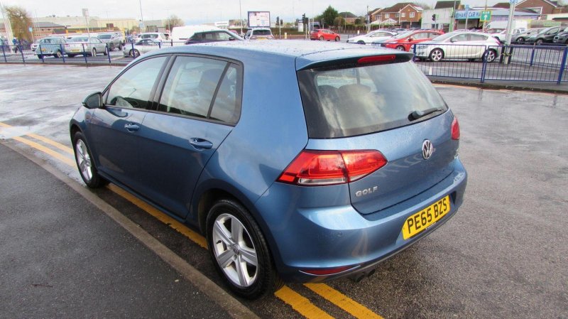 VOLKSWAGEN GOLF