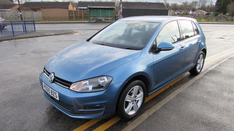 VOLKSWAGEN GOLF