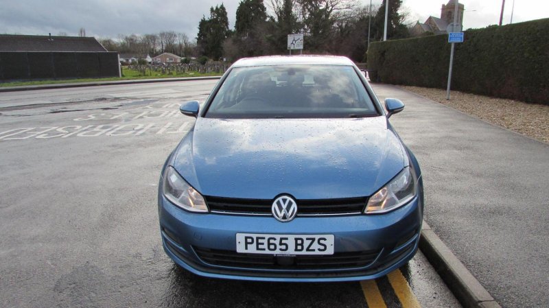 VOLKSWAGEN GOLF