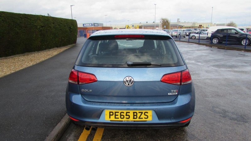 VOLKSWAGEN GOLF