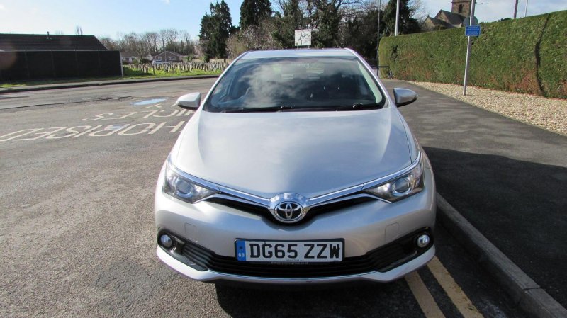 TOYOTA AURIS
