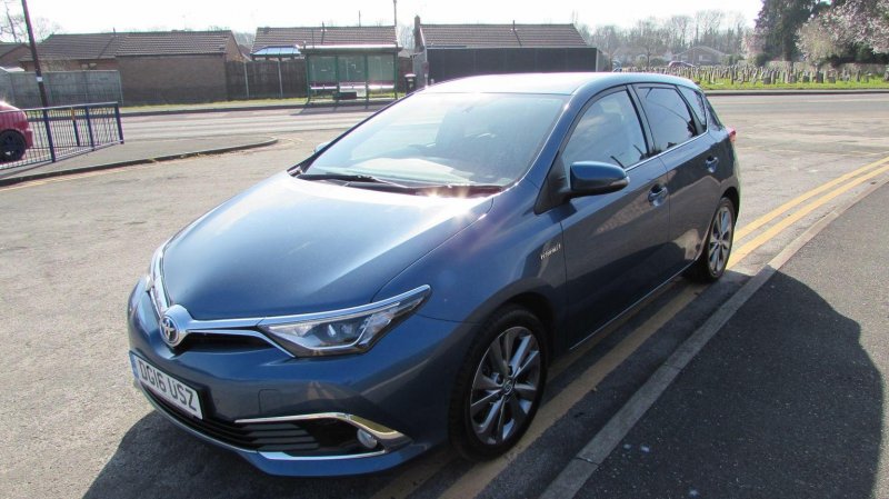 TOYOTA AURIS