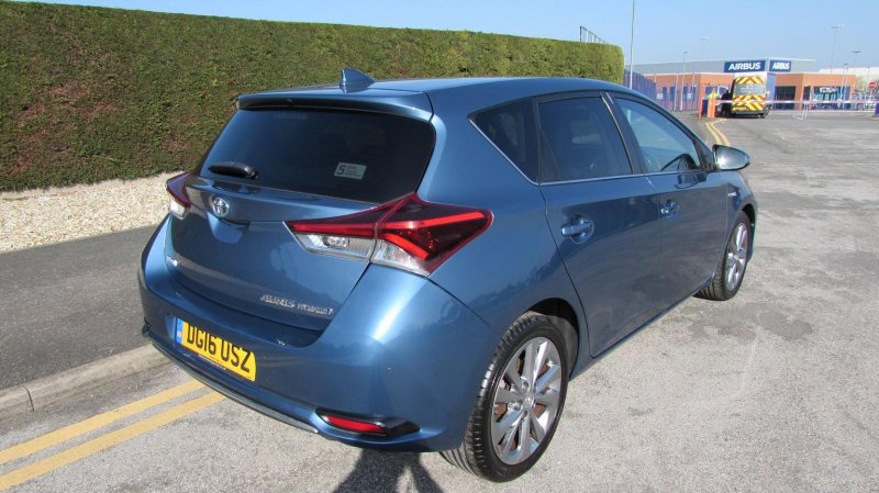 TOYOTA AURIS