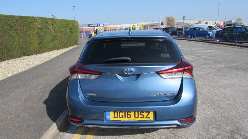TOYOTA AURIS