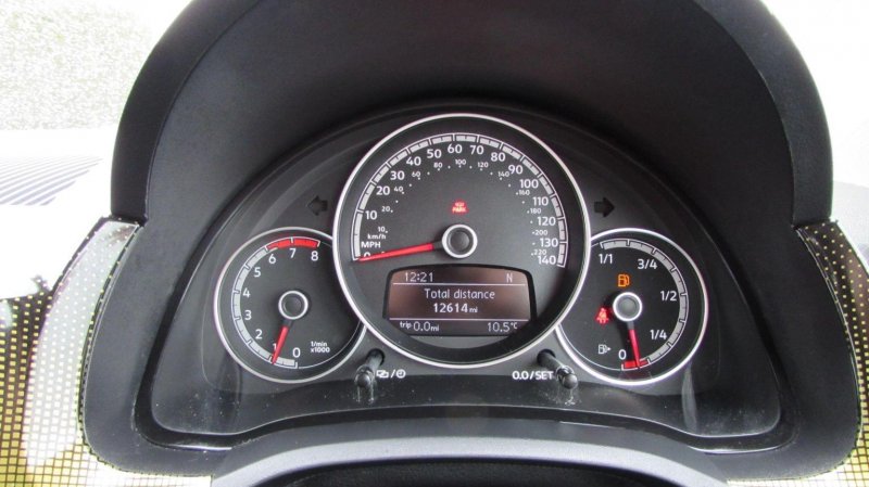 VOLKSWAGEN UP