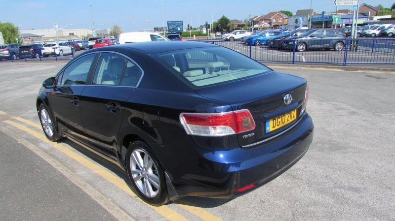 TOYOTA AVENSIS