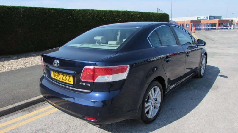 TOYOTA AVENSIS