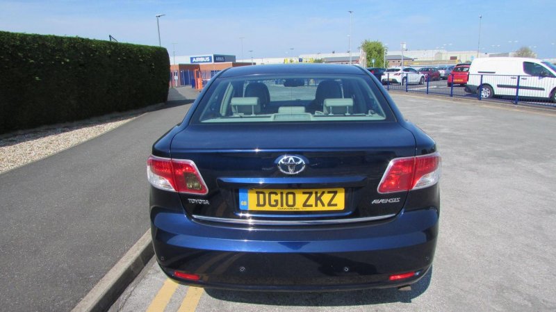 TOYOTA AVENSIS
