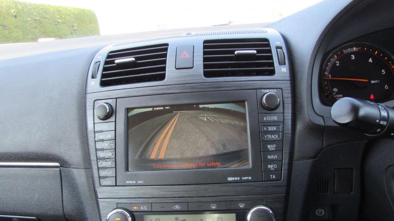 TOYOTA AVENSIS