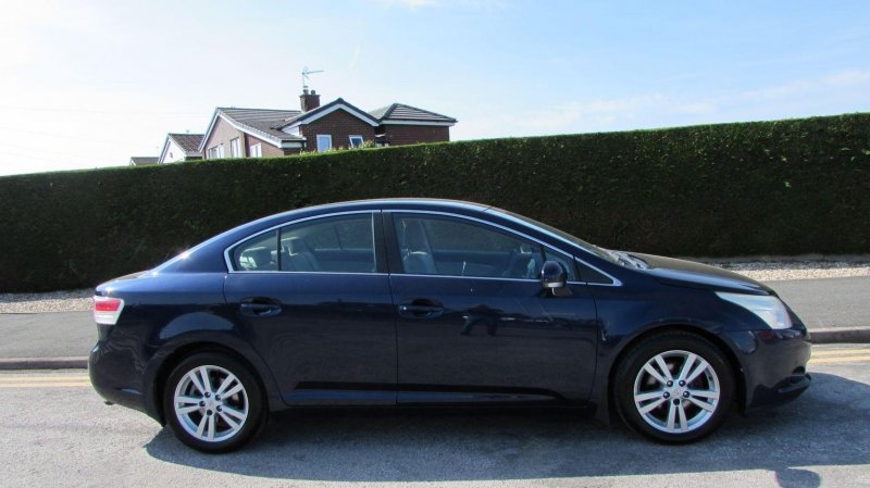 TOYOTA AVENSIS