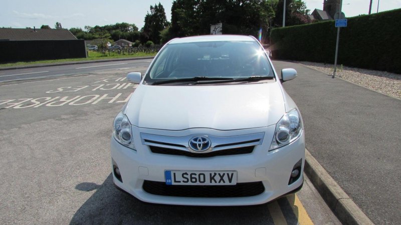TOYOTA AURIS