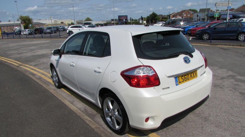 TOYOTA AURIS