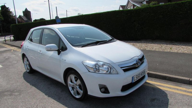 TOYOTA AURIS