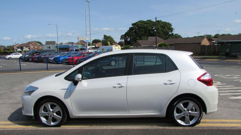 TOYOTA AURIS