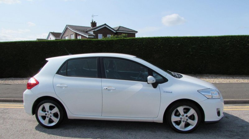 TOYOTA AURIS