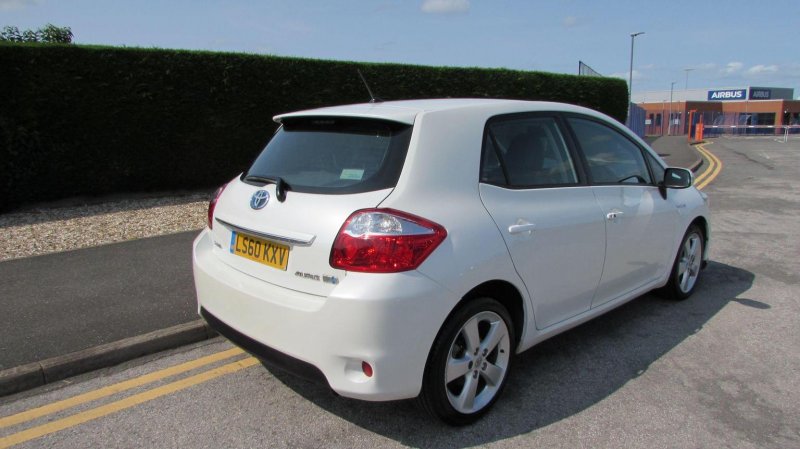 TOYOTA AURIS