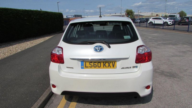 TOYOTA AURIS