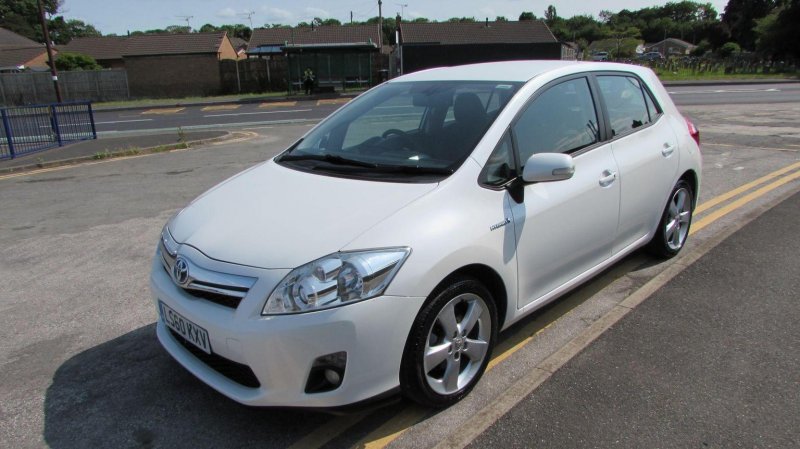 TOYOTA AURIS
