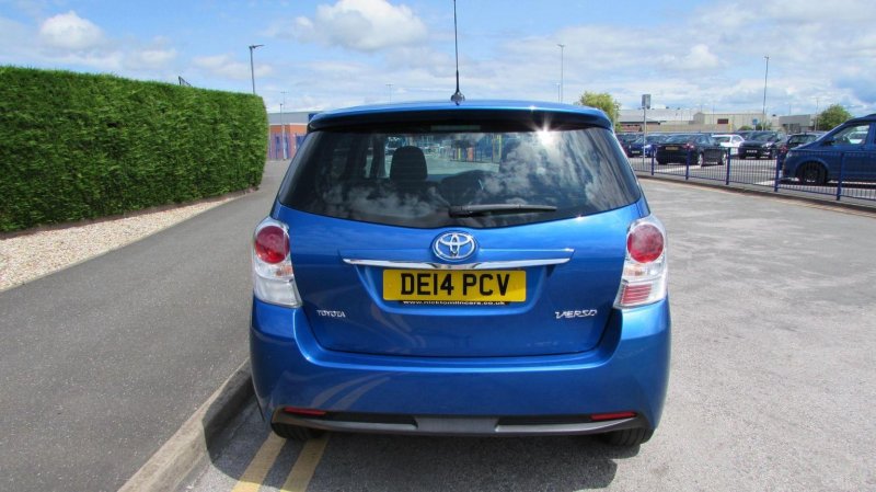 TOYOTA VERSO