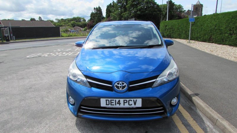 TOYOTA VERSO