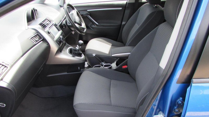 TOYOTA VERSO