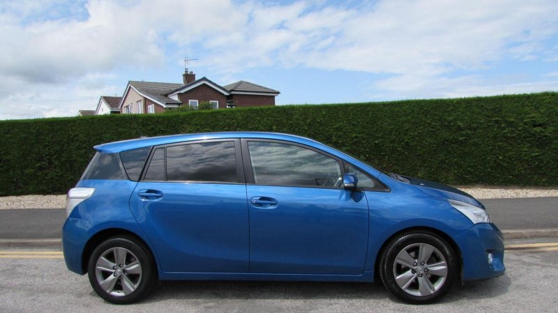 TOYOTA VERSO