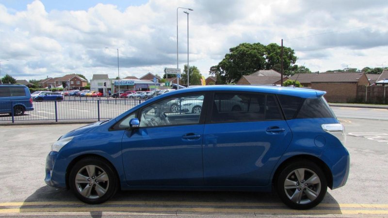 TOYOTA VERSO